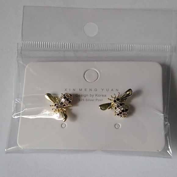 925 Sterling Silver Buzzing B Earrings - Picture 1 of 2